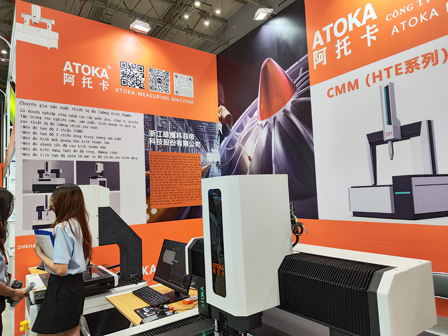 6.中國(guó)企業(yè)展出的三坐標(biāo)測(cè)量機(jī).jpg